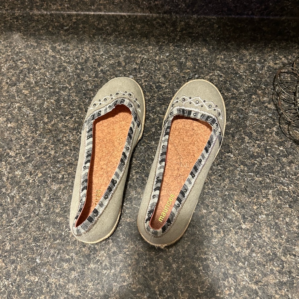 Maurice’s flats Canvas material with small studs. Cork padded insoles. Sz 10